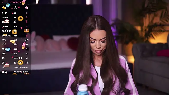 MissKiarra online show from 10-13-25, 09:22