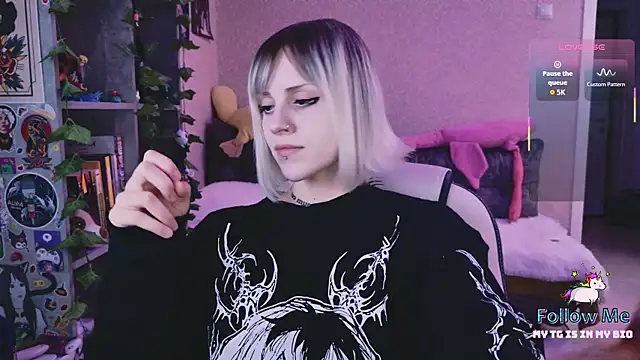 NaniMoore online show from 04-10-26, 08:16