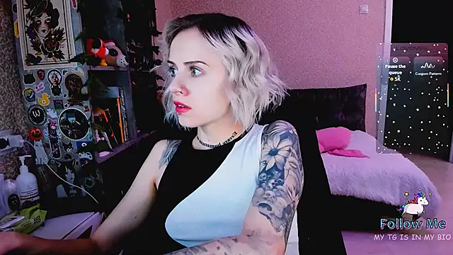 NaniMoore online show from 12-18-25, 08:34