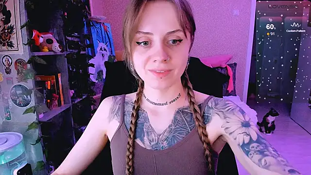 Snapshot of NaniMoore chatting on 02-03-25, 11:05 NaniMoore online show from 02-03-25, 11:05