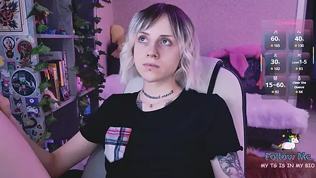 NaniMoore online show from 04-06-26, 08:21