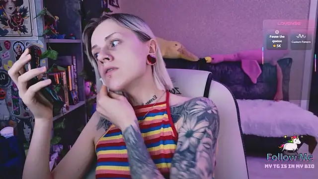 NaniMoore online show from 04-04-26, 08:15