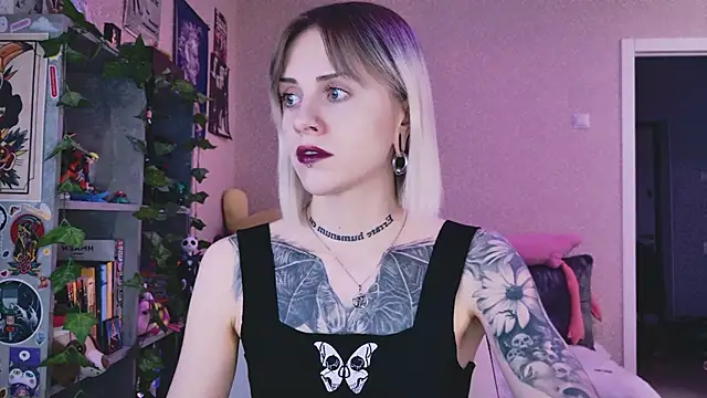 NaniMoore online show from 04-28-26, 08:13