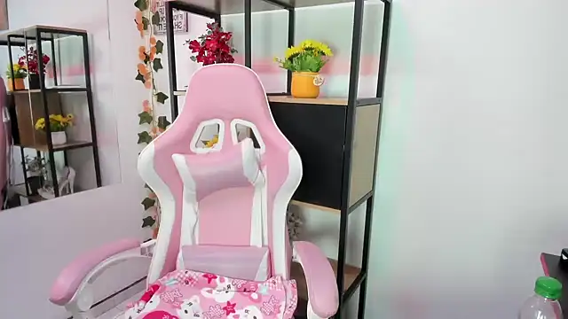 Snapshot of Emmily_Walker chatting on 02-07-26, 12:35 Emmily Walker online show from 02-07-26, 12:35