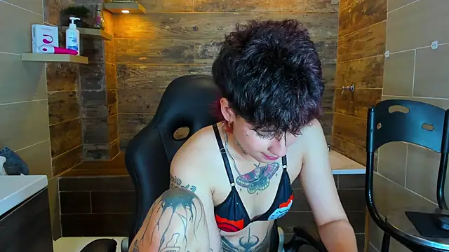 Snapshot of Ethan_lennox chatting on 09-14-25, 03:23 Ethan lennox online show from 09-14-25, 03:23