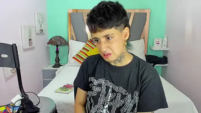 Snapshot of Ethan_lennox chatting on 12-17-25, 07:52 Ethan lennox online show from 12-17-25, 07:52