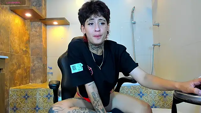 Snapshot of Ethan_lennox chatting on 10-21-25, 03:33 Ethan lennox online show from 10-21-25, 03:33