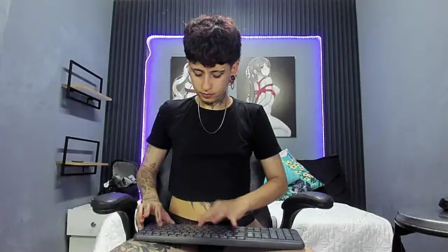 Snapshot of Ethan_lennox chatting on 10-06-25, 09:04 Ethan lennox online show from 10-06-25, 09:04