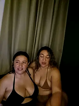 Snapshot of kitty_84 chatting on 05-19-26, 10:44 kitty 84 online show from 05-19-26, 10:44