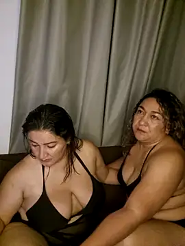 Snapshot of kitty_84 chatting on 05-17-26, 12:32 kitty 84 online show from 05-17-26, 12:32