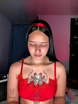 Snapshot of _vaness chatting on 10-08-25, 06:37 vaness online show from 10-08-25, 06:37