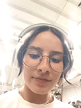 Snapshot of _vaness chatting on 01-15-25, 05:40 vaness online show from 01-15-25, 05:40