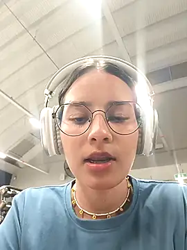 Snapshot of _vaness chatting on 01-29-25, 05:40 vaness online show from 01-29-25, 05:40