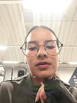 Snapshot of _vaness chatting on 02-15-25, 04:36 vaness online show from 02-15-25, 04:36