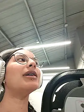 Snapshot of _vaness chatting on 01-04-25, 05:37 vaness online show from 01-04-25, 05:37