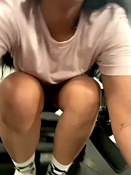 Snapshot of _vaness chatting on 10-21-25, 06:02 vaness online show from 10-21-25, 06:02