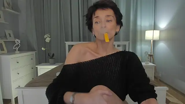 Snapshot of SimonaDeBeauvoir chatting on 02-08-25, 11:33 SimonaDeBeauvoir online show from 02-08-25, 11:33