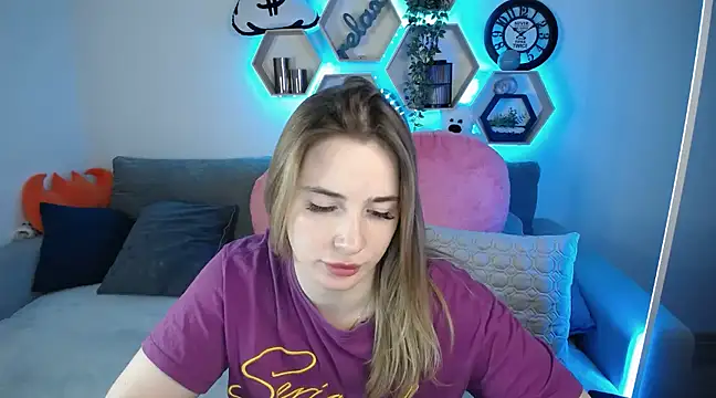 SabrinViolet online show from 03-18-25, 12:17