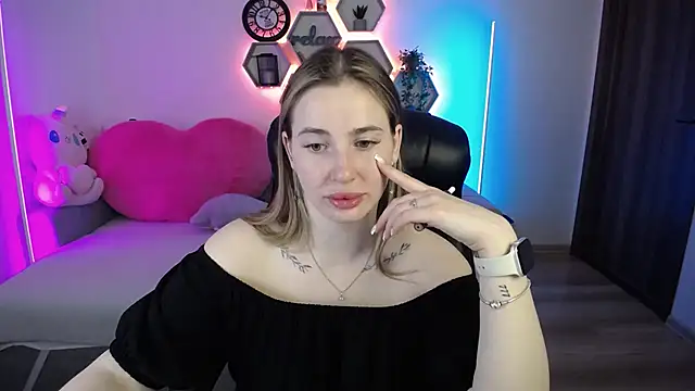 Snapshot of SabrinViolet chatting on 06-20-26, 08:08 SabrinViolet online show from 06-20-26, 08:08
