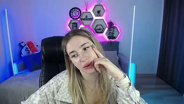 SabrinViolet online show from 09-15-25, 08:04