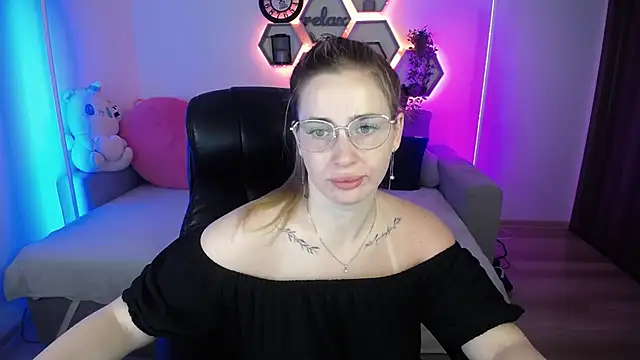Snapshot of SabrinViolet chatting on 07-07-26, 08:07 SabrinViolet online show from 07-07-26, 08:07