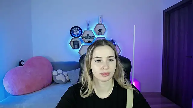 SabrinViolet online show from 02-15-26, 09:08