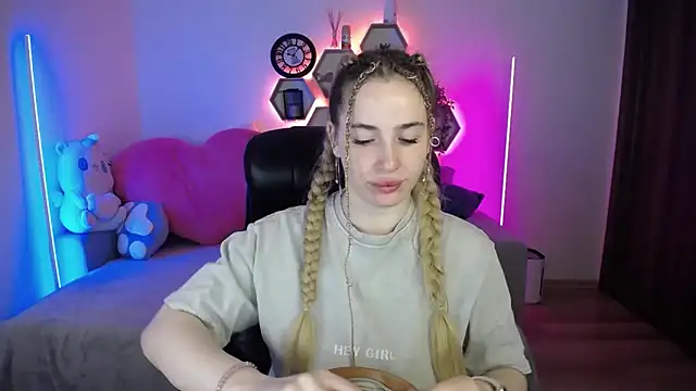 SabrinViolet online show from 05-18-26, 08:08
