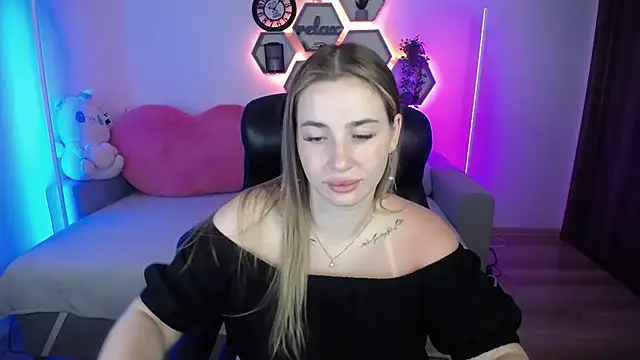 Snapshot of SabrinViolet chatting on 07-06-26, 08:21 SabrinViolet online show from 07-06-26, 08:21