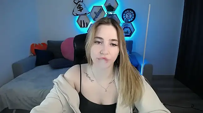 SabrinViolet online show from 03-18-25, 09:12