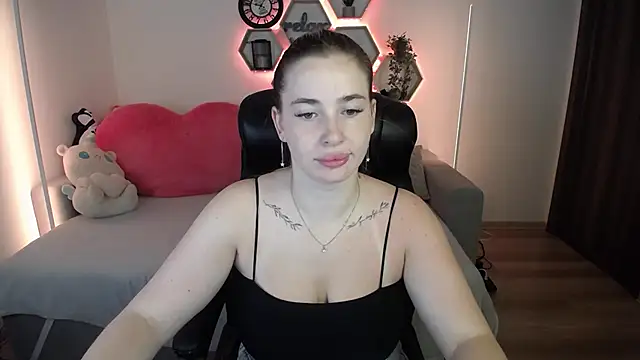 Snapshot of SabrinViolet chatting on 07-13-26, 08:02 SabrinViolet online show from 07-13-26, 08:02
