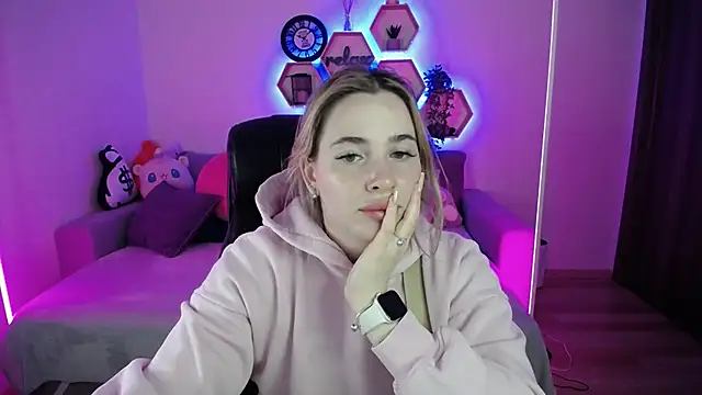 SabrinViolet online show from 11-16-25, 09:03