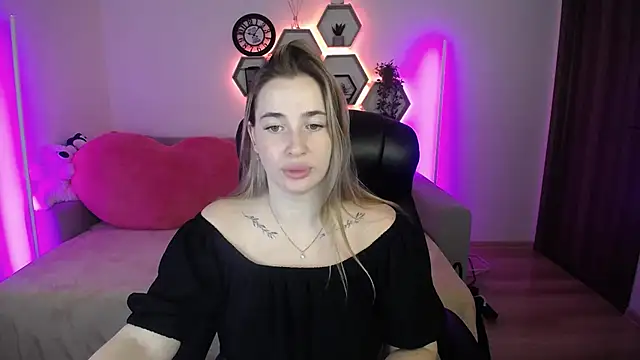 Snapshot of SabrinViolet chatting on 07-25-26, 08:11 SabrinViolet online show from 07-25-26, 08:11