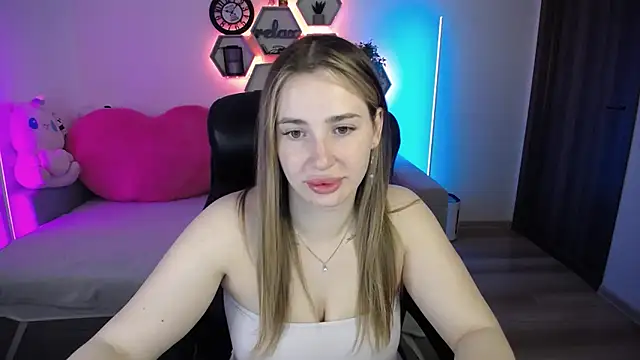Snapshot of SabrinViolet chatting on 06-19-26, 08:09 SabrinViolet online show from 06-19-26, 08:09