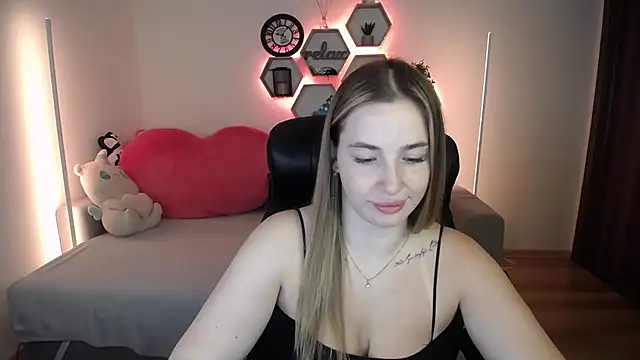 Snapshot of SabrinViolet chatting on 07-11-26, 08:03 SabrinViolet online show from 07-11-26, 08:03