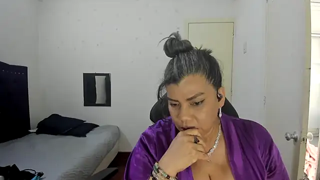 vikyadams online show from 10-14-25, 03:12