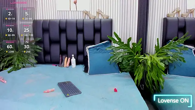 PamelaAnderson 2 online show from 10-17-25, 03:54