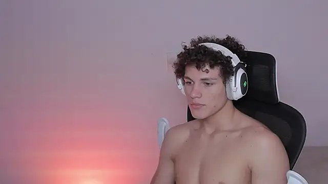 laurent nova online show from 10-17-25, 08:39