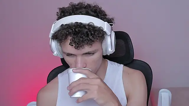 laurent nova online show from 10-21-25, 05:01