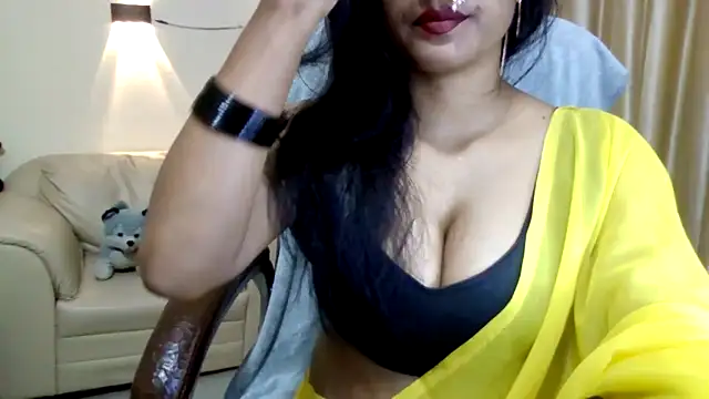 Queenhimanshi online show from 04-13-26, 05:17