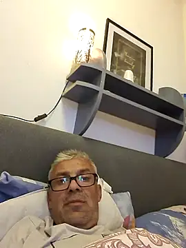 Picolo4111 online show from 10-15-25, 04:26