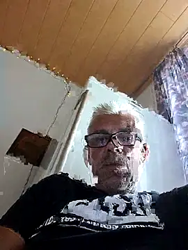 Picolo4111 online show from 09-18-25, 04:21