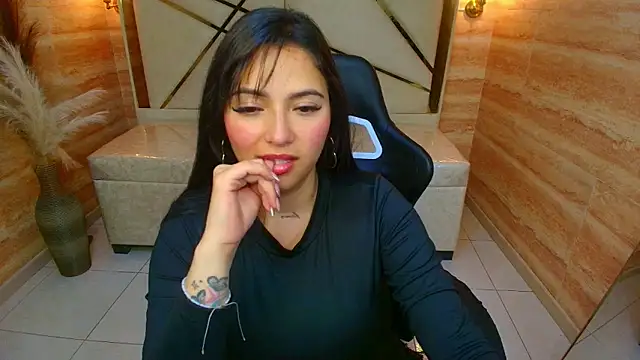 Dakotha v  online show from 11-28-25, 03:17