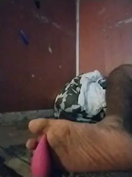 Snapshot of brownfeet chatting on 02-28-25, 05:04 brownfeet online show from 02-28-25, 05:04