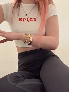 Snapshot of Holly-Glamour chatting on 11-02-25, 03:06 Holly-Glamour online show from 11-02-25, 03:06