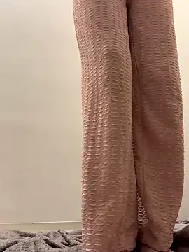 Snapshot of Holly-Glamour chatting on 11-12-25, 02:26 Holly-Glamour online show from 11-12-25, 02:26