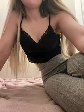 Holly-Glamour online show from 02-04-25, 12:08