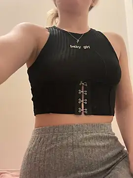 Holly-Glamour online show from 03-08-25, 12:22