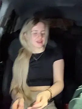 Holly-Glamour online show from 04-18-26, 11:16