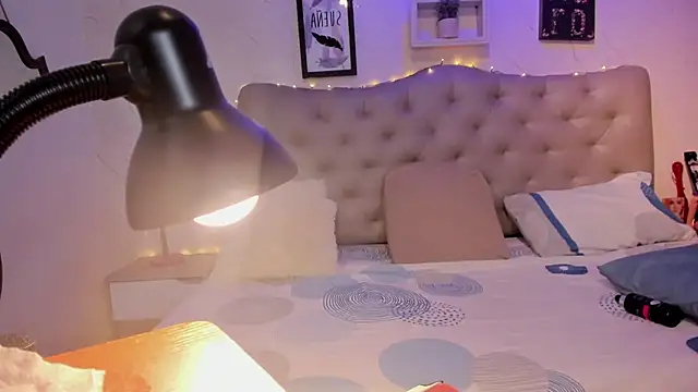 Antonella Montanari online show from 12-15-25, 02:50