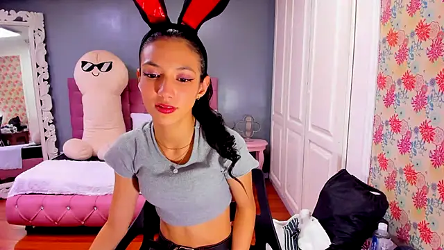 Snapshot of Iris_Stone_ chatting on 02-13-25, 06:15 Iris Stone online show from 02-13-25, 06:15